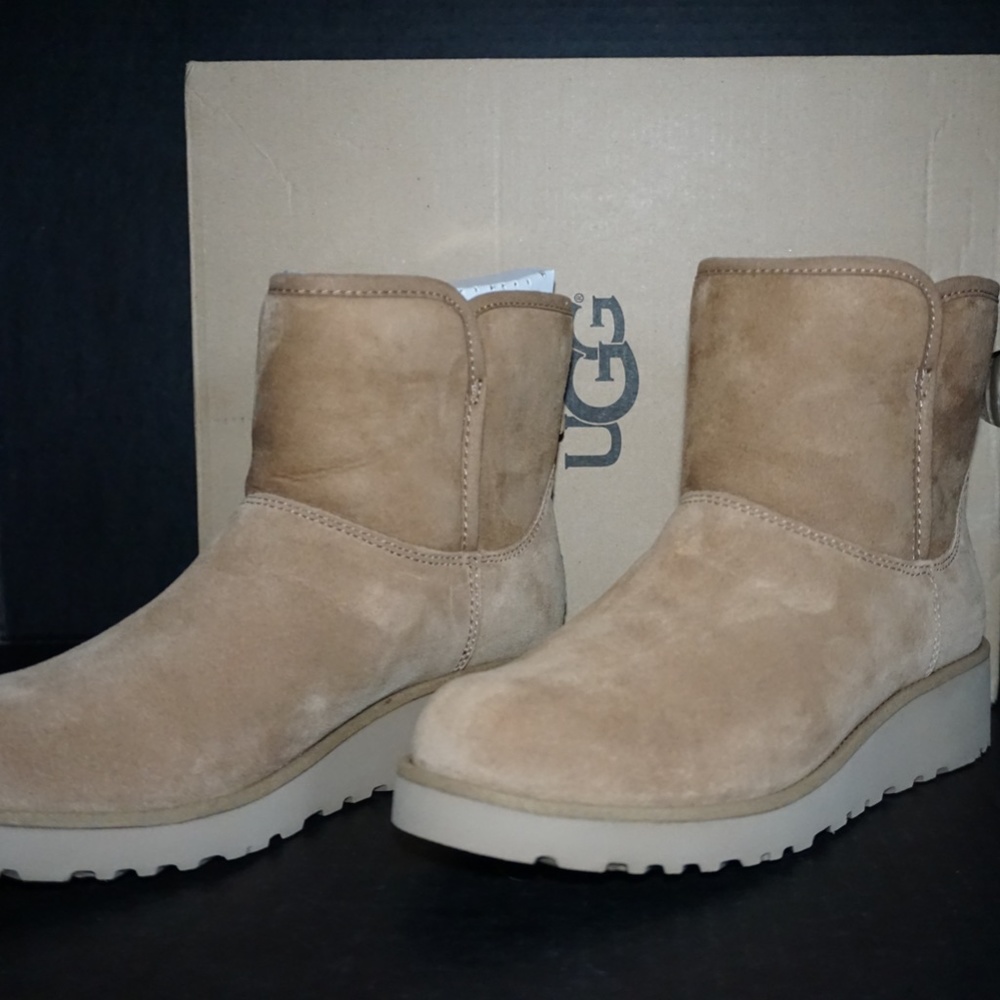 Ugg Kristin wedge bootie size:6